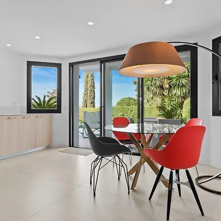 Villa Stunning Modern And Contemporary In El Paraiso, *