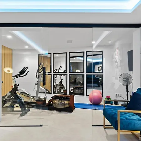 Villa Stunning Modern And Contemporary In El Paraiso, *