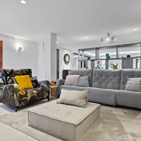 Villa Stunning Modern And Contemporary In El Paraiso, *