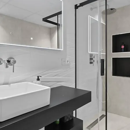 Villa Stunning Modern And Contemporary In El Paraiso,